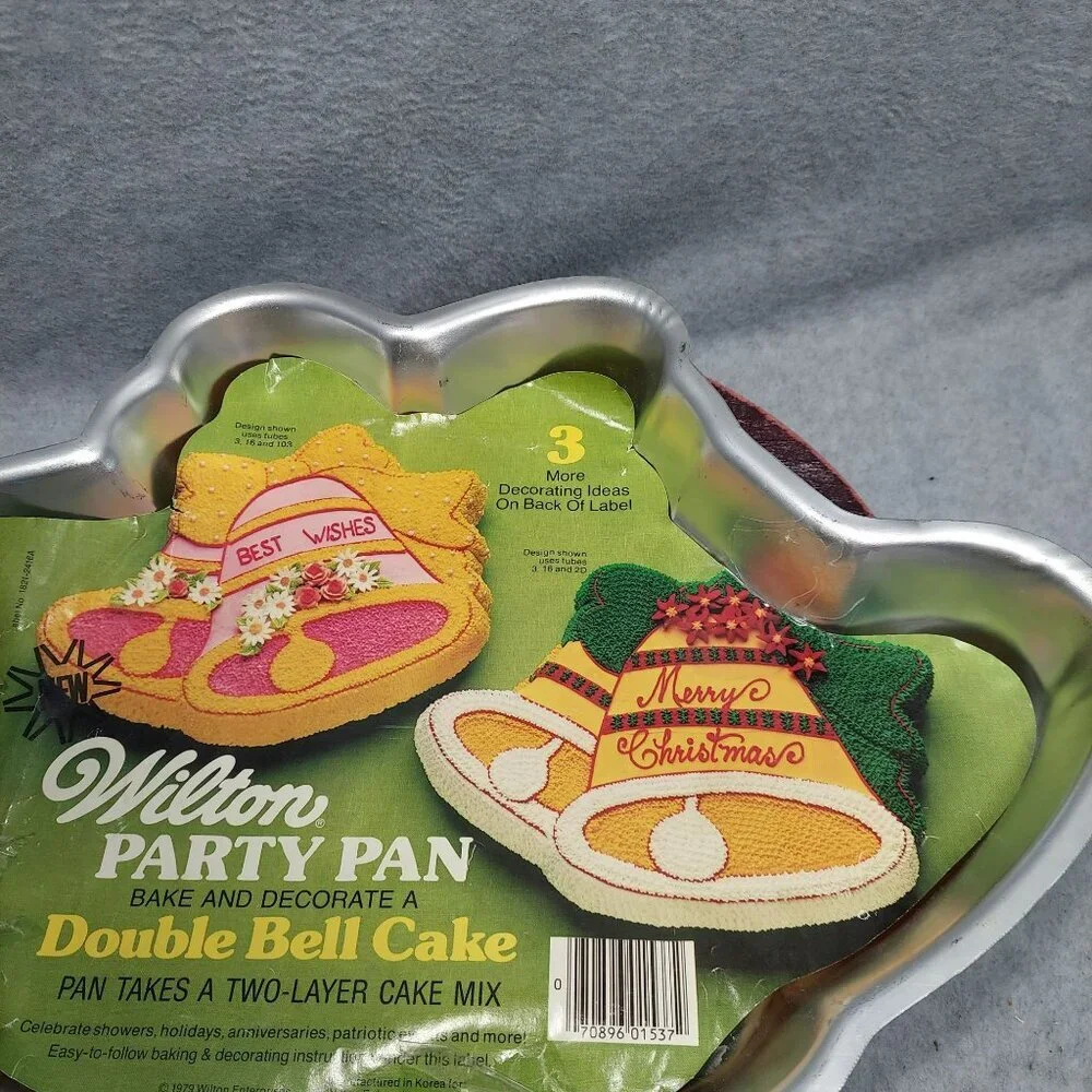 Wilton Party Pan Double Bell‎ Cake Mold 1979 Vintage with the Book